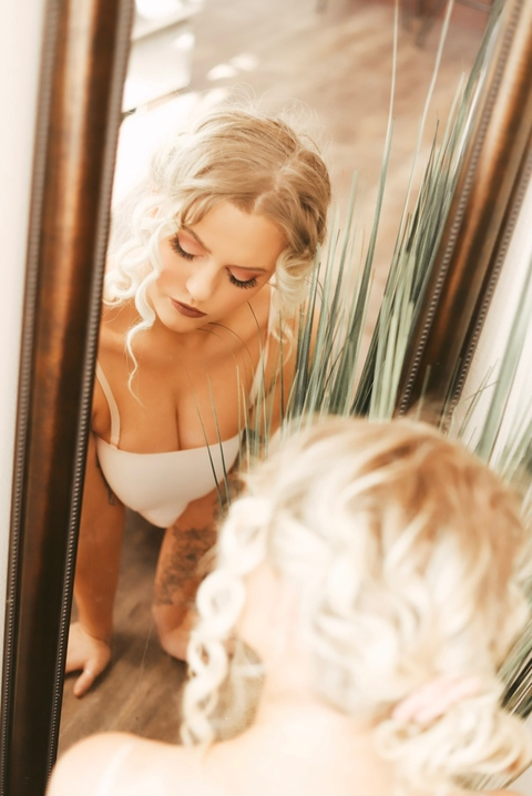 Header of buckethatbabe