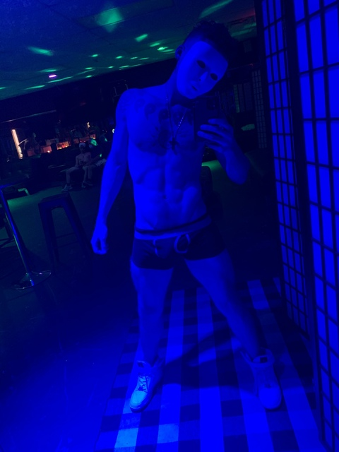 Header of charlieknox1997