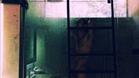 Header of cyrusfuxxx