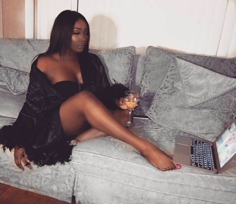 Header of honeysweetss