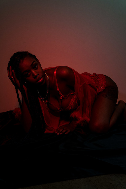 Header of leotheebrat