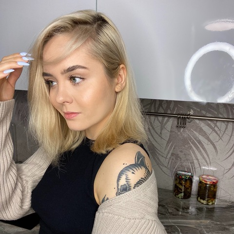 Header of lovevivienne