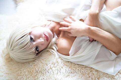 Header of mona-n-moore