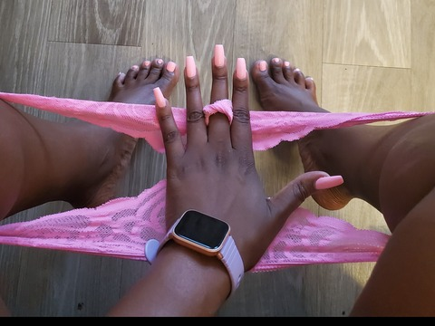 Header of nerdwithcurvez