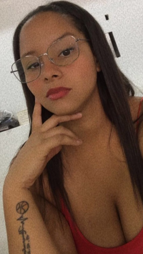 Header of thequeendaniela