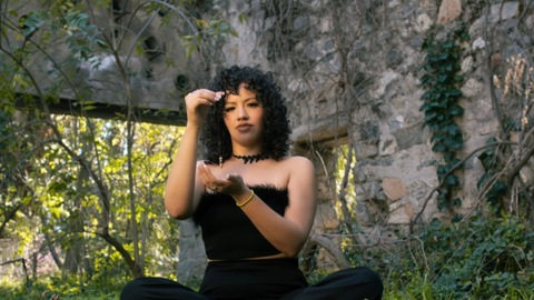 Header of theunderboobqueen