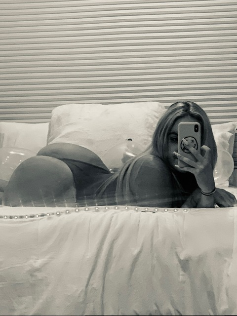 Header of xoxoalexisaa